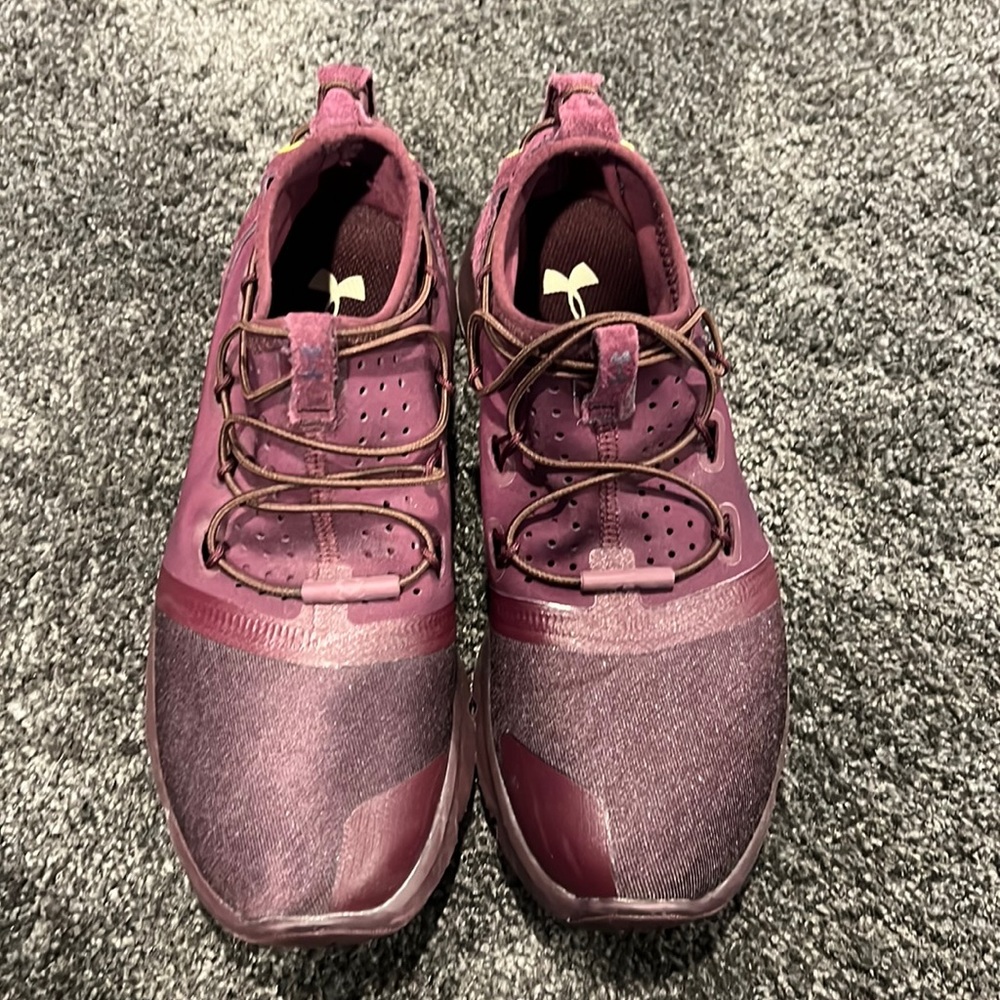 Womens size 7.5 under armor